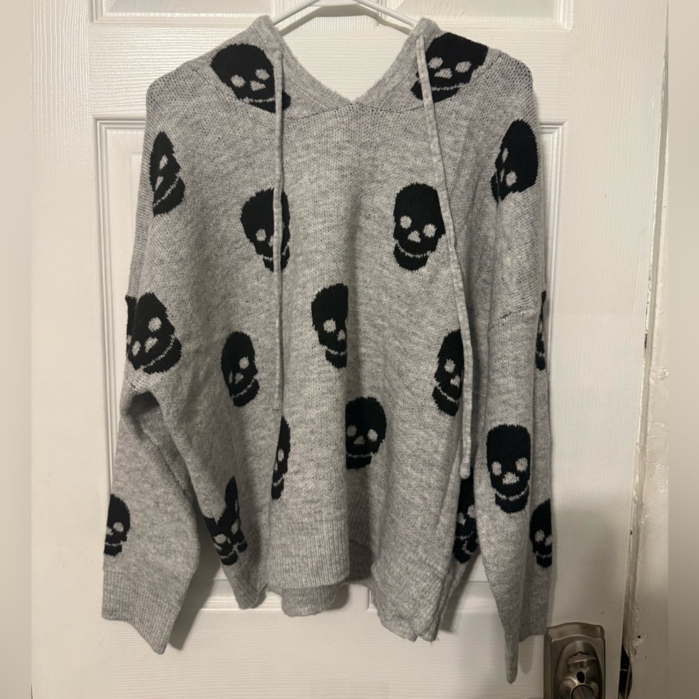 Miracle Women’s Gray Knit Sweater Hoodie. Size small. NWT